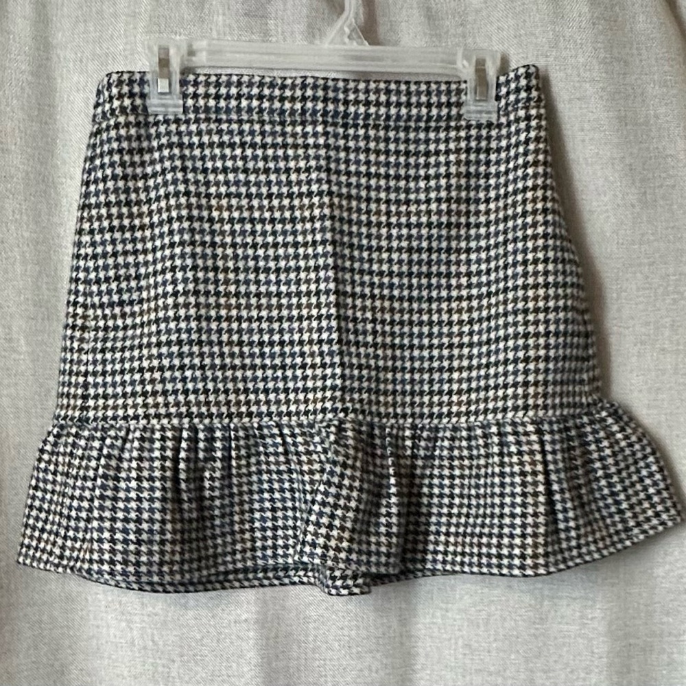 J. Crew•elastic waist houndstooth skirt•size 8•ruffle hem•100% wool•lined•multi